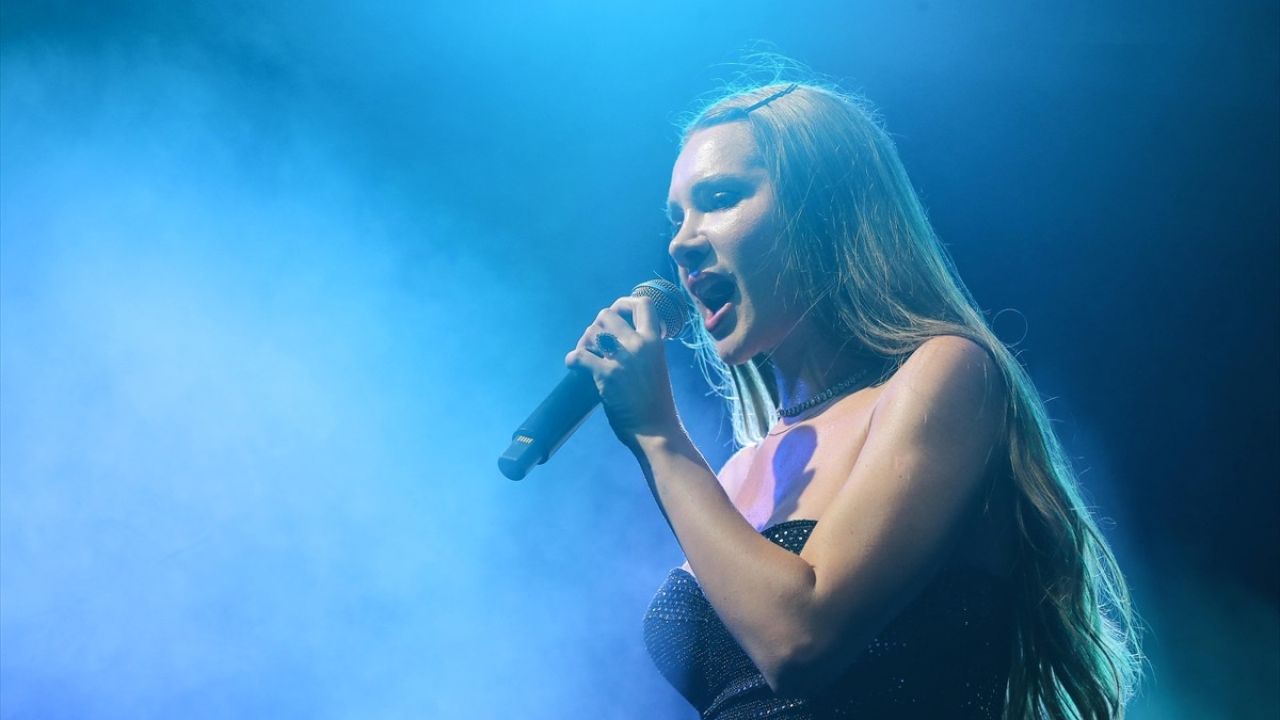 Otilia, Antalya'da Konser Verdi