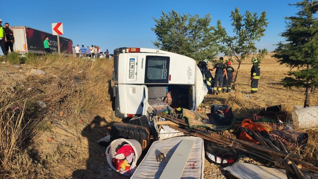 Konya'da Minibüs ve Traktör Kazası: 2 Ölü, 9 Yaralı