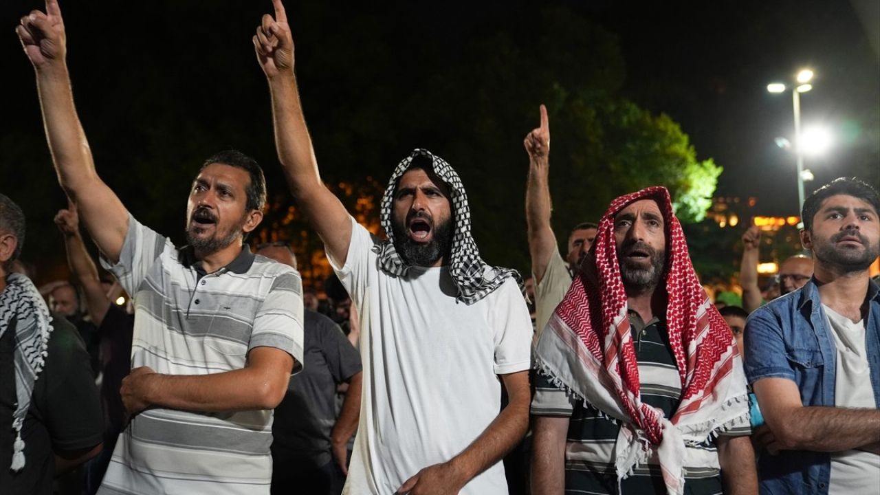 İstanbul'da Filistin için Dua Etme Etkinliği