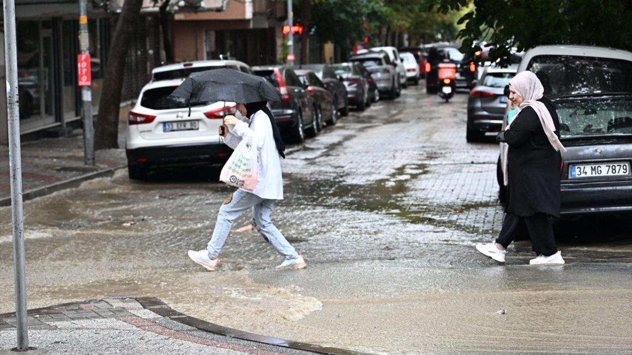 İstanbul'da Sağanak Yağışlar Ciddi Hasara Sebep Oldu