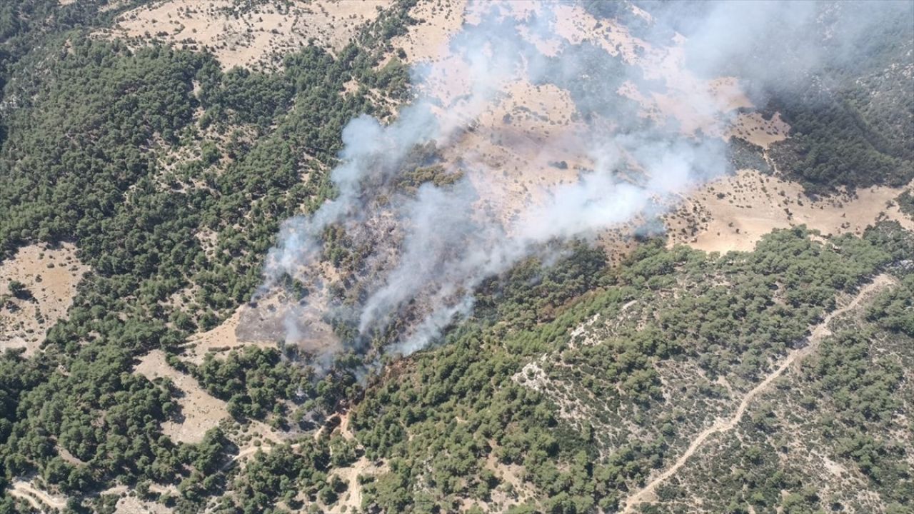 Antalya'nın Kaş İlçesinde Orman Yangınına Müdahale Devam Ediyor