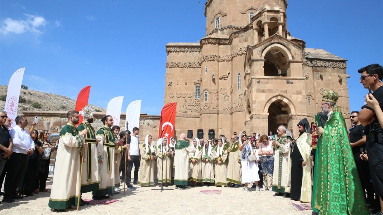 Akdamar Kilisesi'nde 12. Ayin Gerçekleştirildi