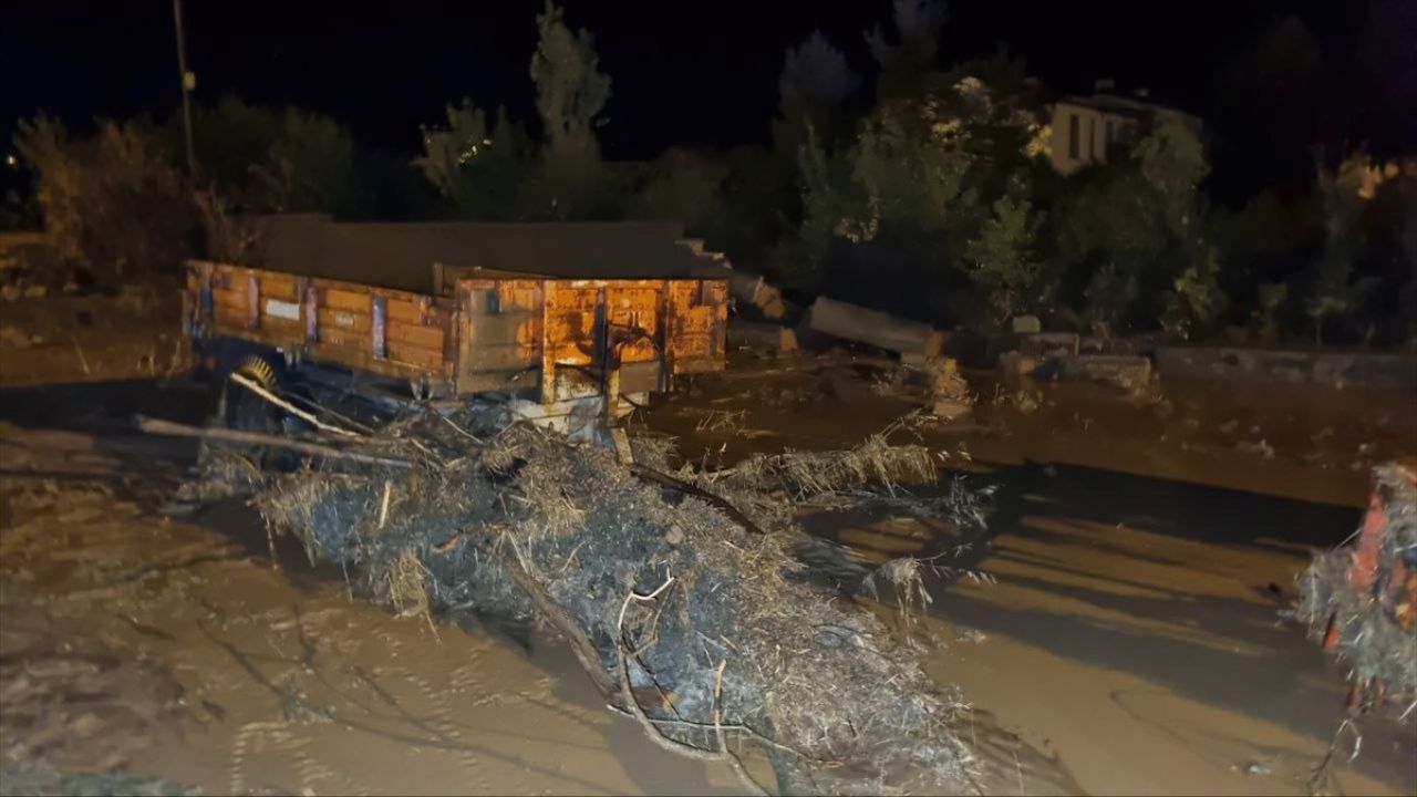 Alaca'da Sağanak Yağış Hayatı Olumsuz Etkiledi