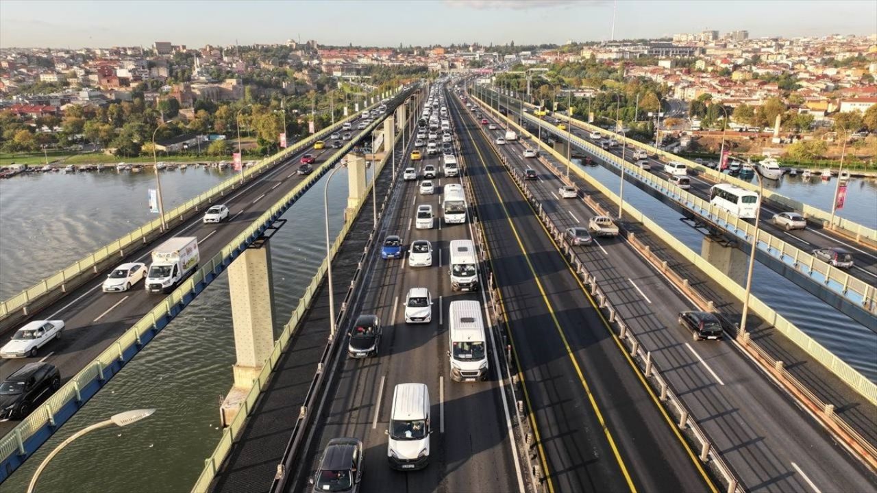 İstanbul'da Eğitim Yılı Başlarken Trafik Yoğunluğu Artıyor