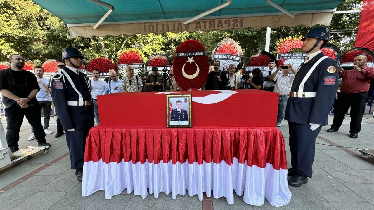 Şehit Jandarma Uzman Çavuş Orhan Burak Büyükçaylı'nın Cenazesi Isparta'da Toprağa Verildi