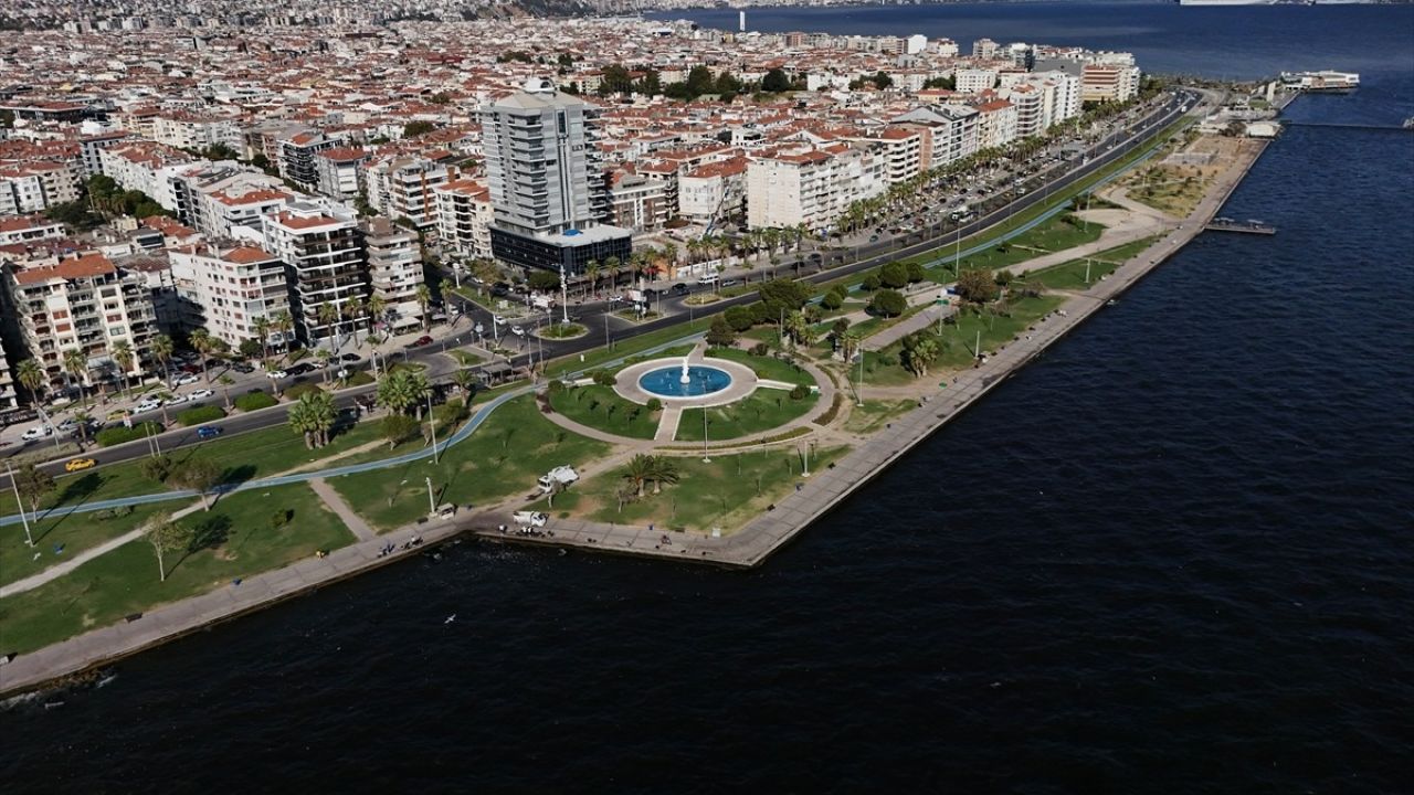 İzmir Körfezi'nde Devam Eden Balık Ölümleri: Kirlilik Endişesi Büyüyor