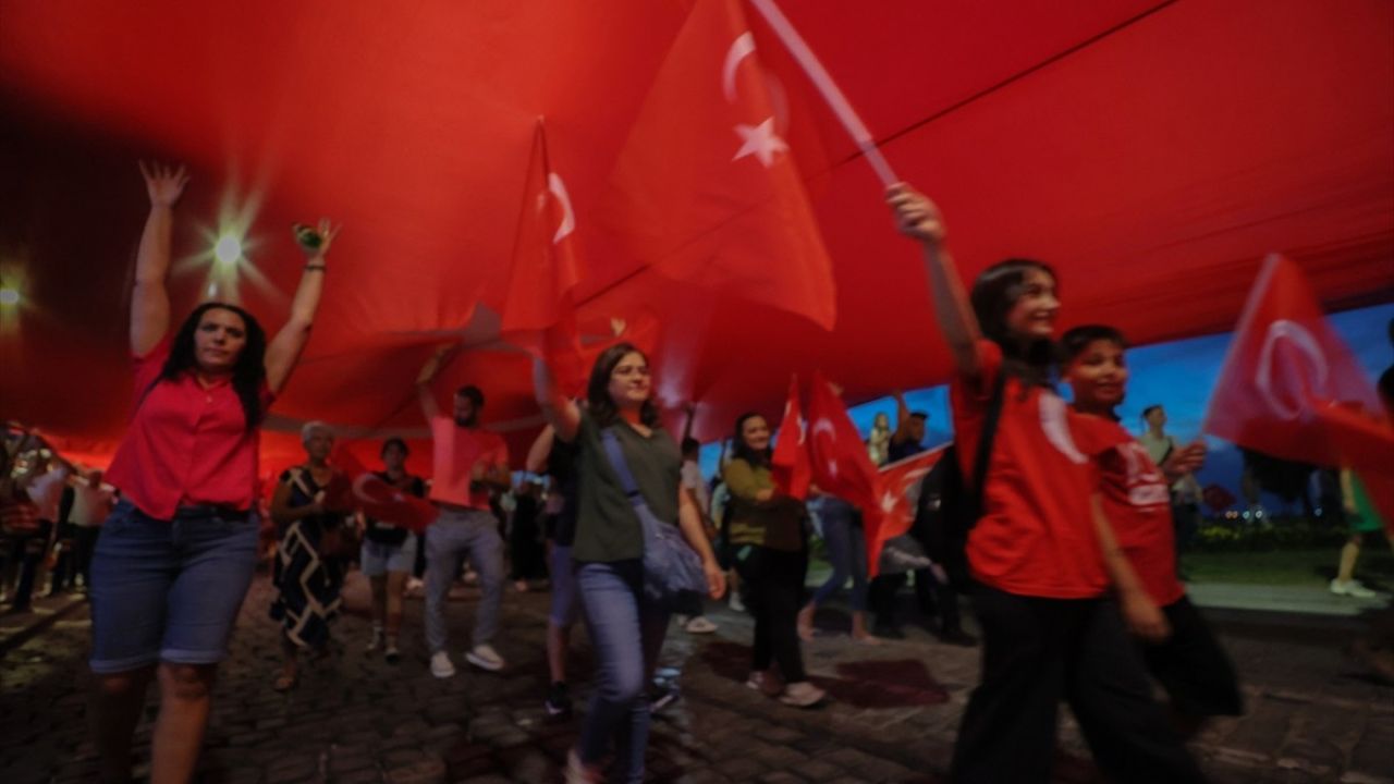 İzmir'in Kurtuluşunun 102. Yıl Dönümü Coşkuyla Kutlandı