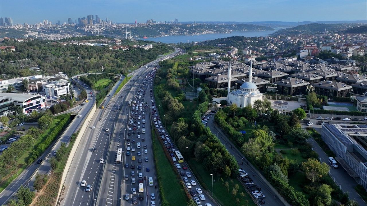 İstanbul'da Sabah Trafik Yoğunluğu Yüzde 69'a Ulaştı