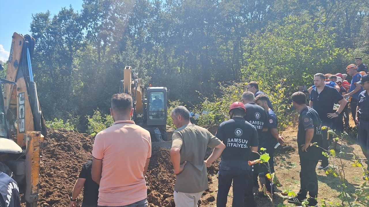 Samsun'da Kuyu Açma Çalışmasında Toprak Kayması: İki Kişi Kurtarılmayı Bekliyor