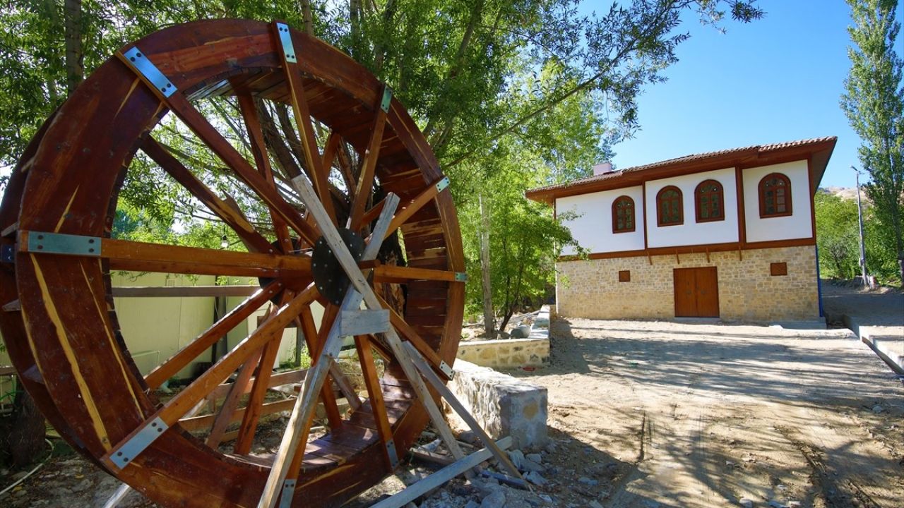 Gürün'deki Tarihi Değirmen Yeniden Hayat Buluyor