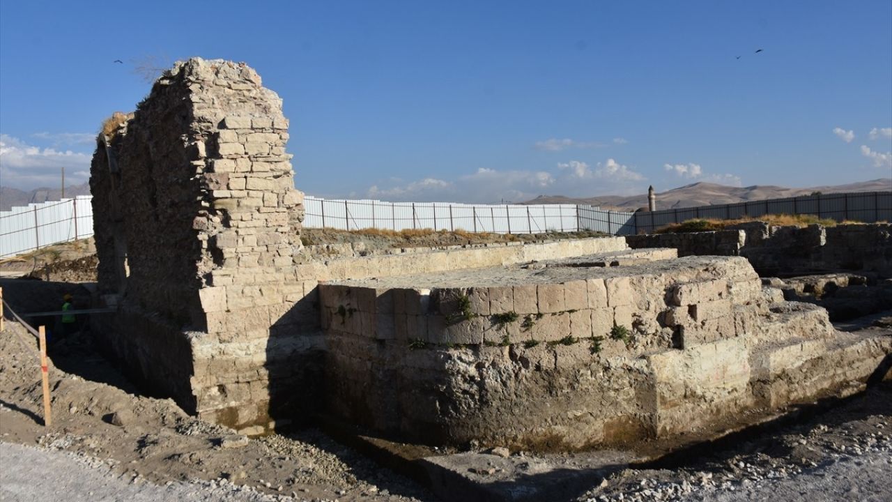 Eski Van Şehri'ndeki Ulu Cami Restorasyonu Sürüyor