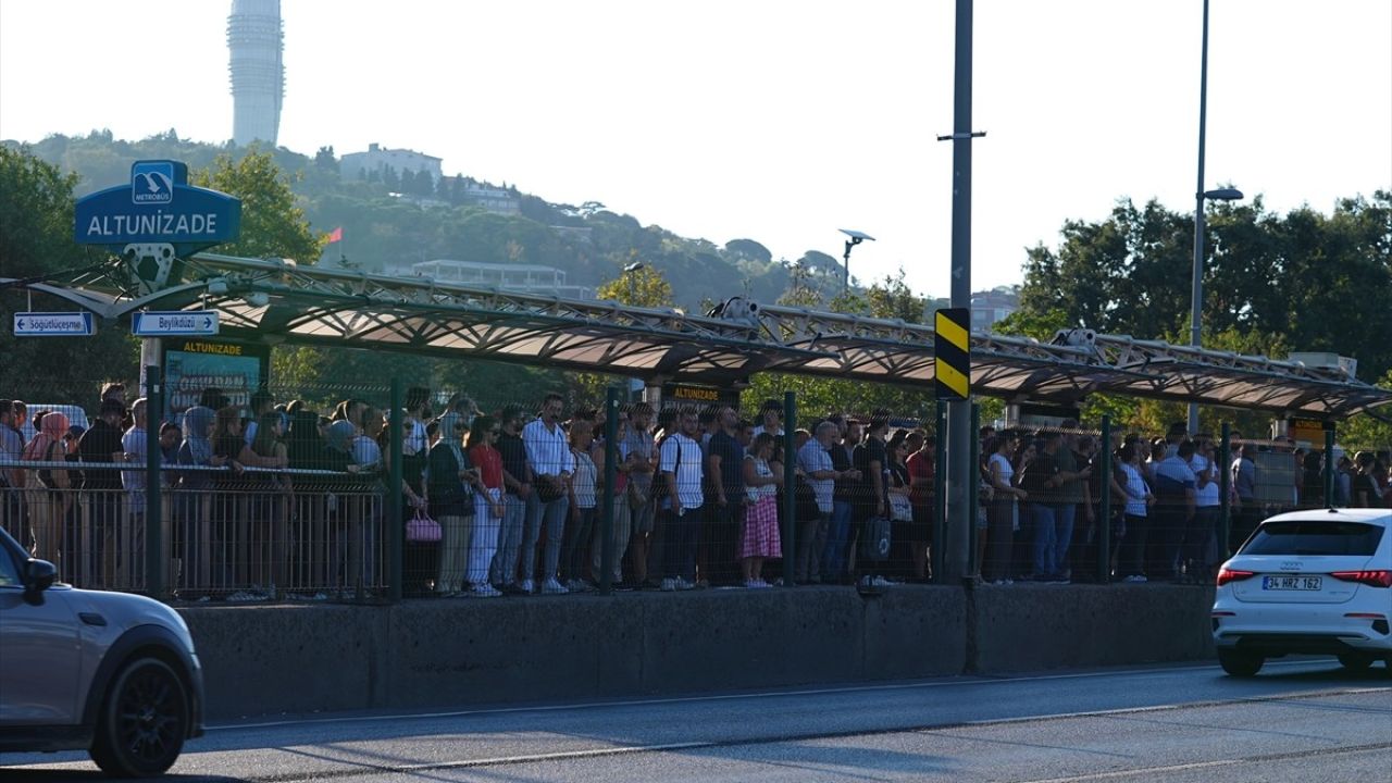 İstanbul Trafiğinde Yoğunluk Tırmanıyor