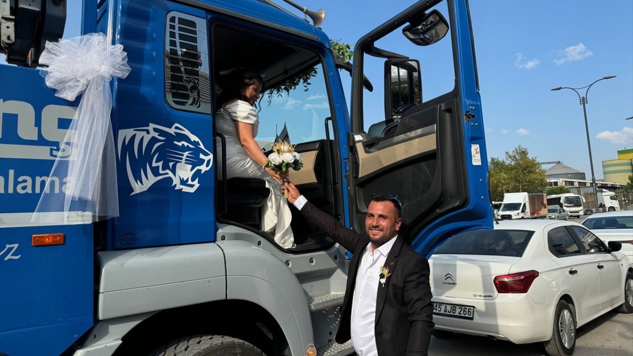 Manisa'da Damat, Gelini Vinçle Nikaha Götürdü