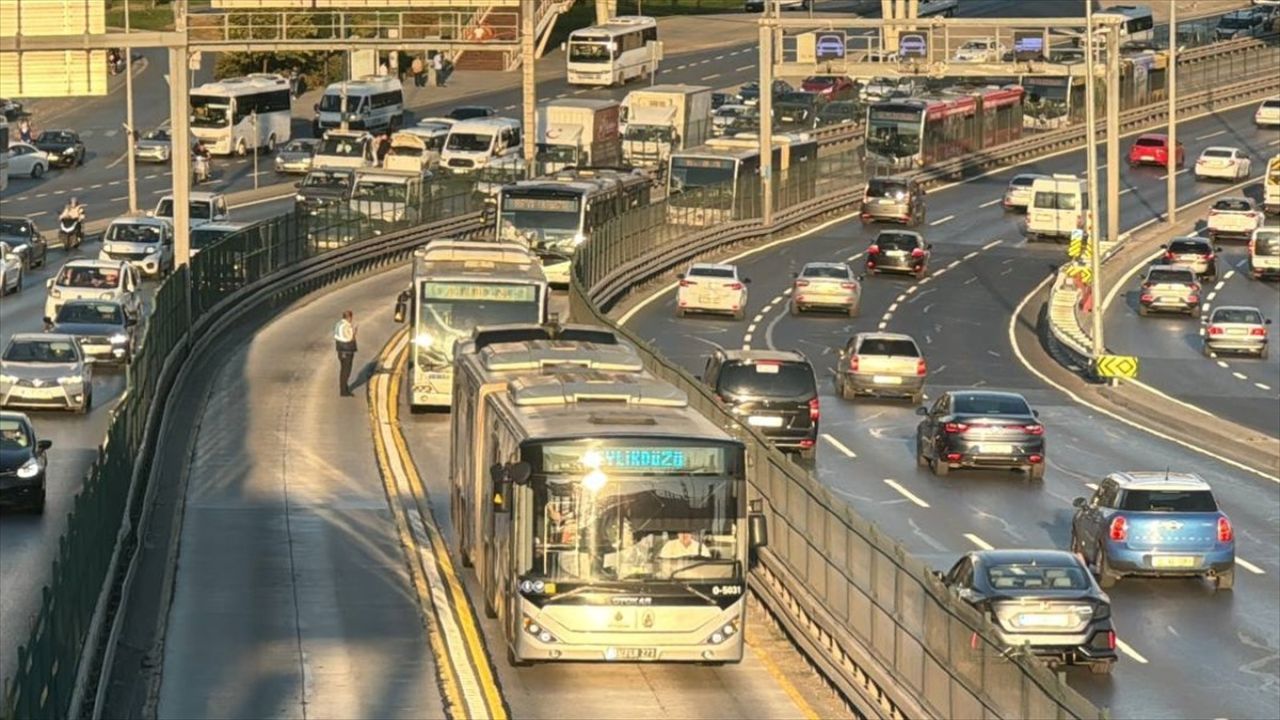 Beylikdüzü-Söğütlüçeşme Metrobüs Seferlerinde Aksama