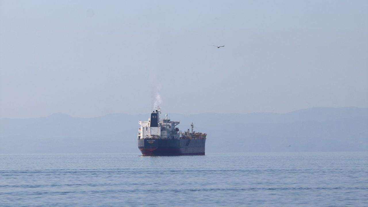 Tekirdağ'da Tanker Gemisinden Düşen Kişi İçin Arama Çalışmaları Devam Ediyor