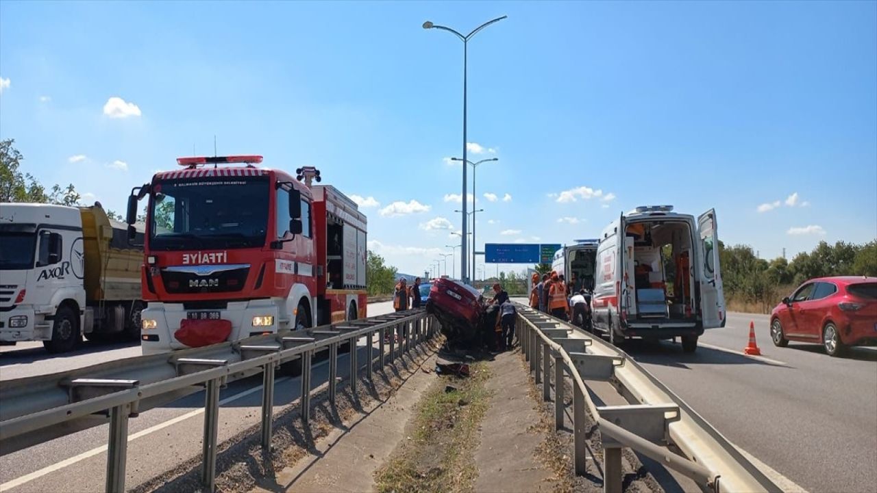 Balıkesir'de Trafik Kazası: 1 Ölü, 2 Yaralı