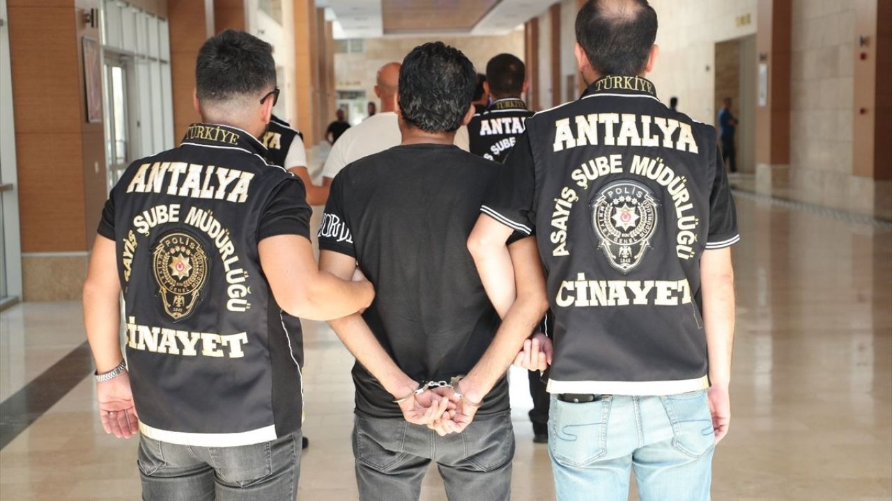 Antalya'da Kadın Cinayeti: İki Şüpheli Yakalandı, Biri Tutuklandı