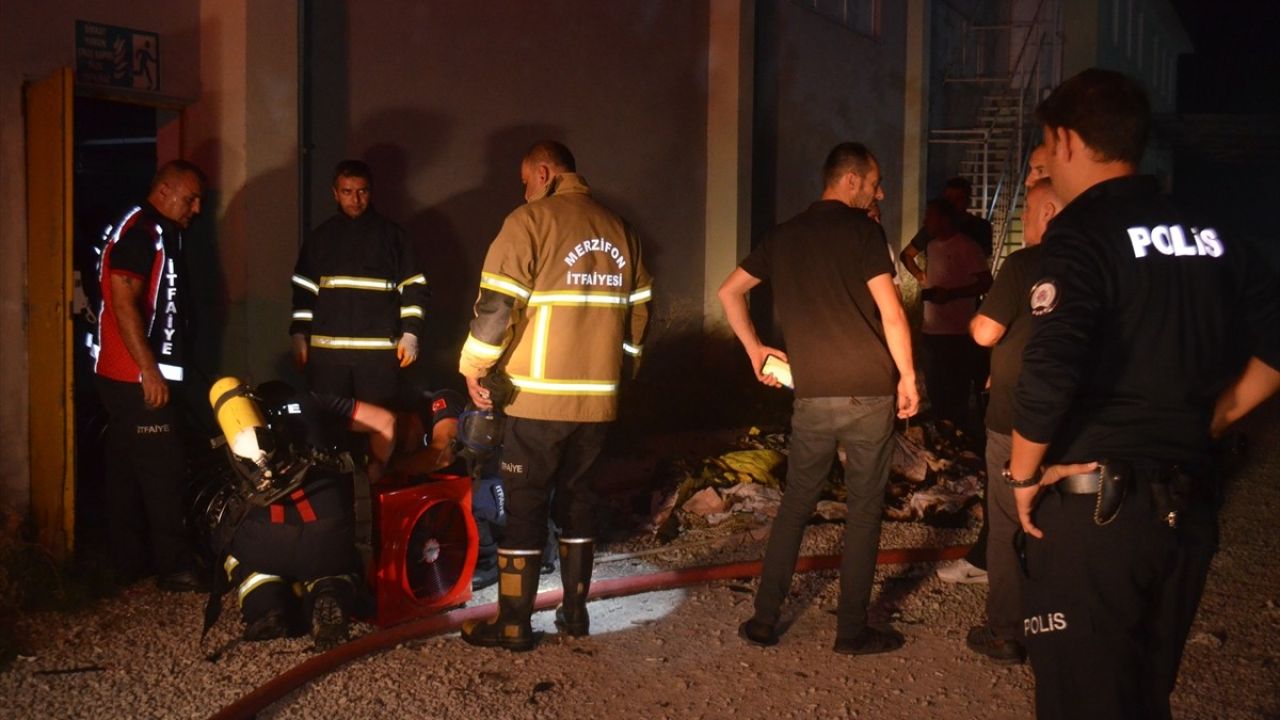 Amasya Merzifon'daki Tekstil Fabrikasında Yangın Kontrol Altına Alındı