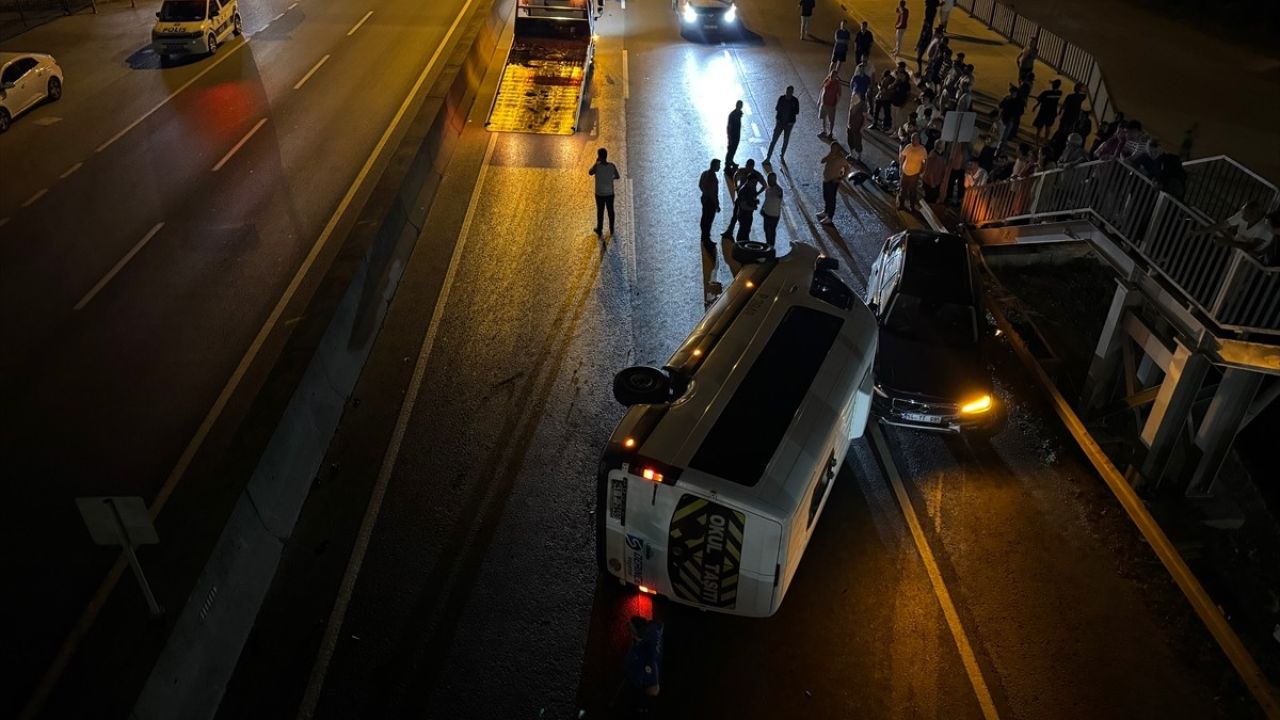 Kocaeli'de İşçi Servisi ile Araç Çarpıştı: 7 Yaralı