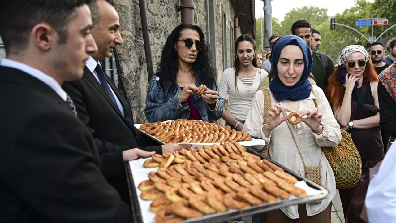 Dolmabahçe Ofisi'nde Kandil Simidi İkramı