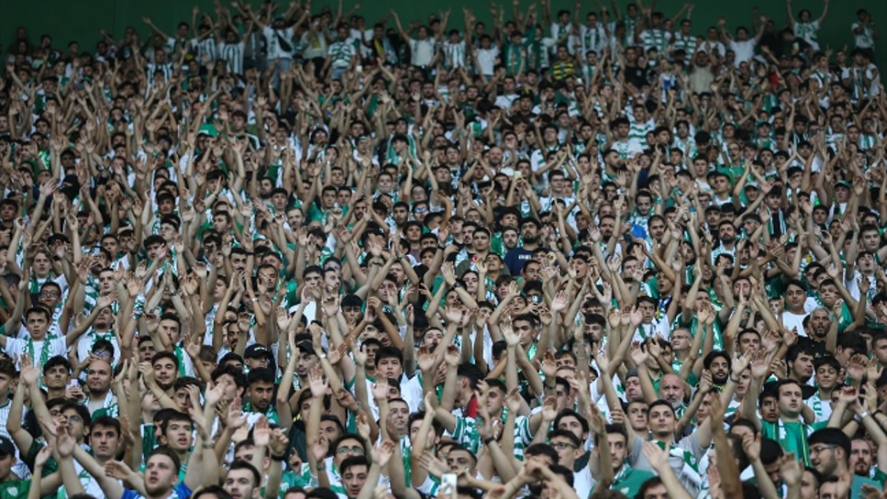 Bursaspor 3. Lig'de Rekor Taraftar Desteğiyle Galibiyet Aldı