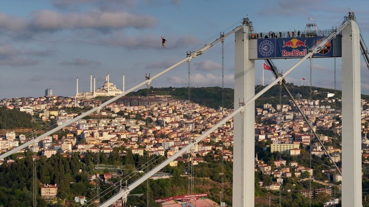 Jaan Roose İstanbul Boğazı'nda İpler Üzerinde Kıtalararası Geçiş Yaptı