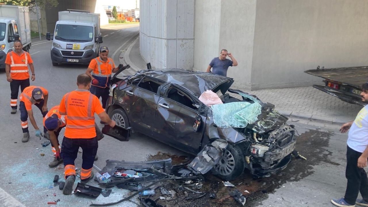 Konya'da Üst Geçitten Düşen Otomobilin Sürücüsü Hayatını Kaybetti