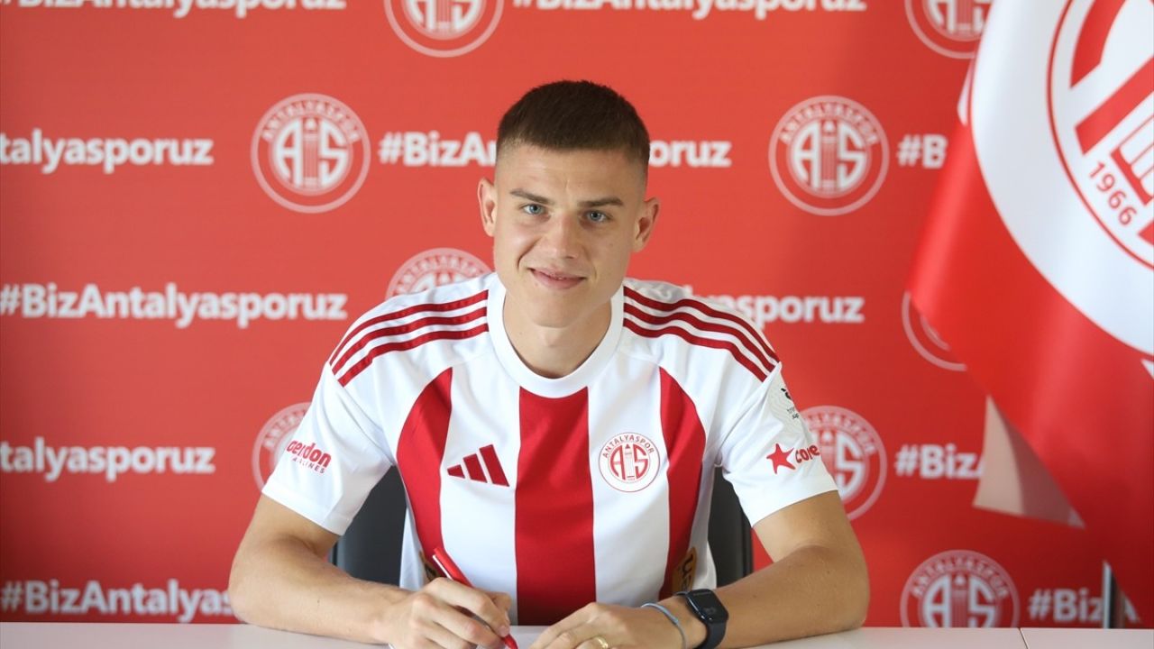 Antalyaspor'dan Yeni Transferler: Oleksandr Petrusenko ve Abdurrahim Dursun İmza Attı