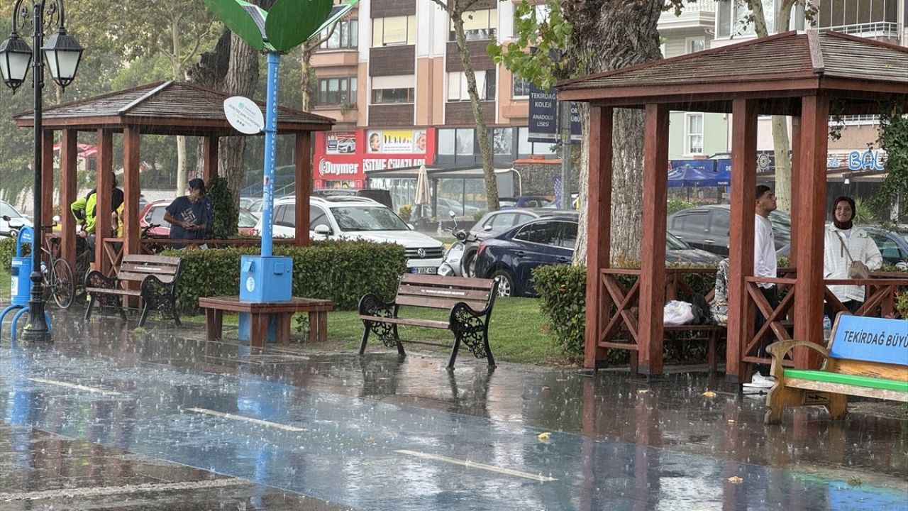 Tekirdağ'da Etkili Yağışlar Hayatı Olumsuz Etkiliyor