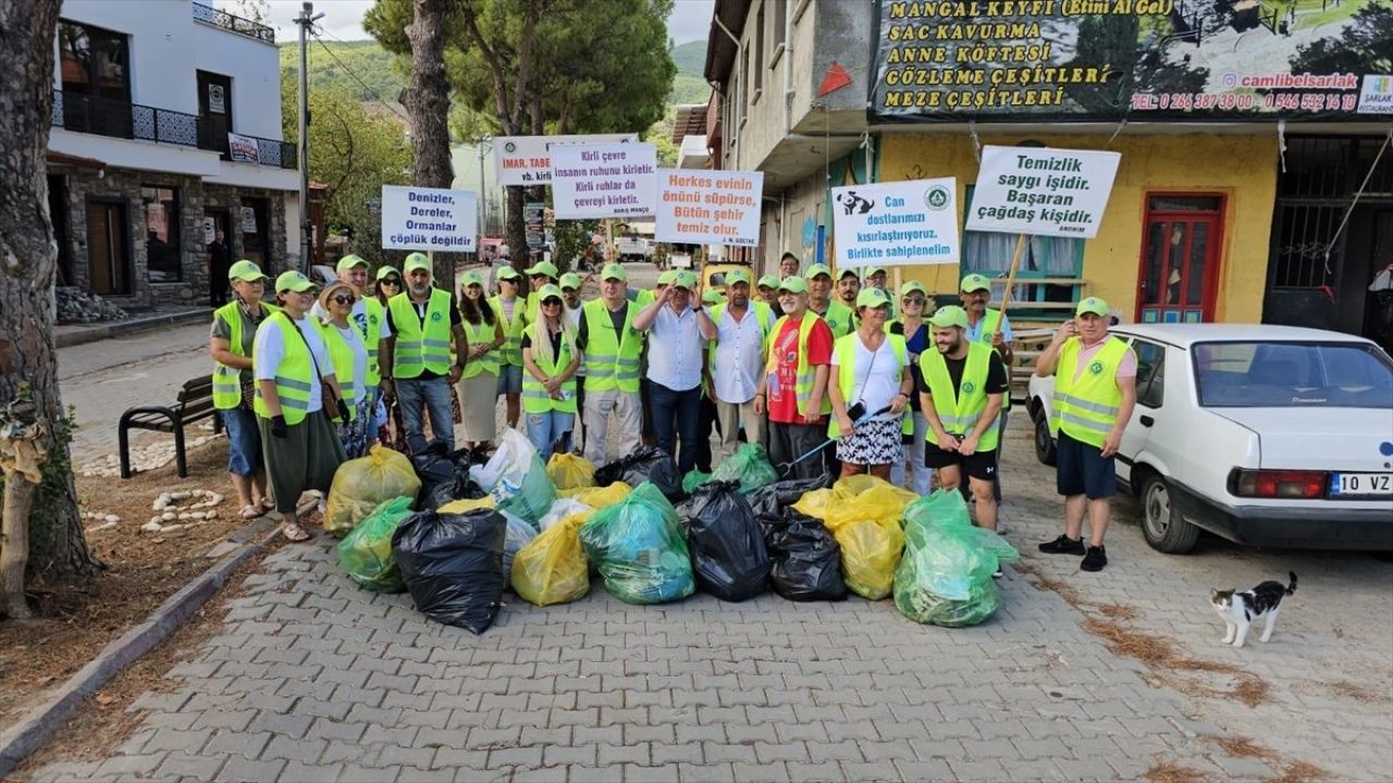 Kazdağları'nda Temizlik Hareketi: Çamlıbel Mahallesi Bir Arada