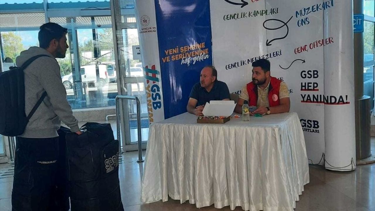 Erzurum'da Üniversite Kazanan Öğrenciler Karşılanıyor