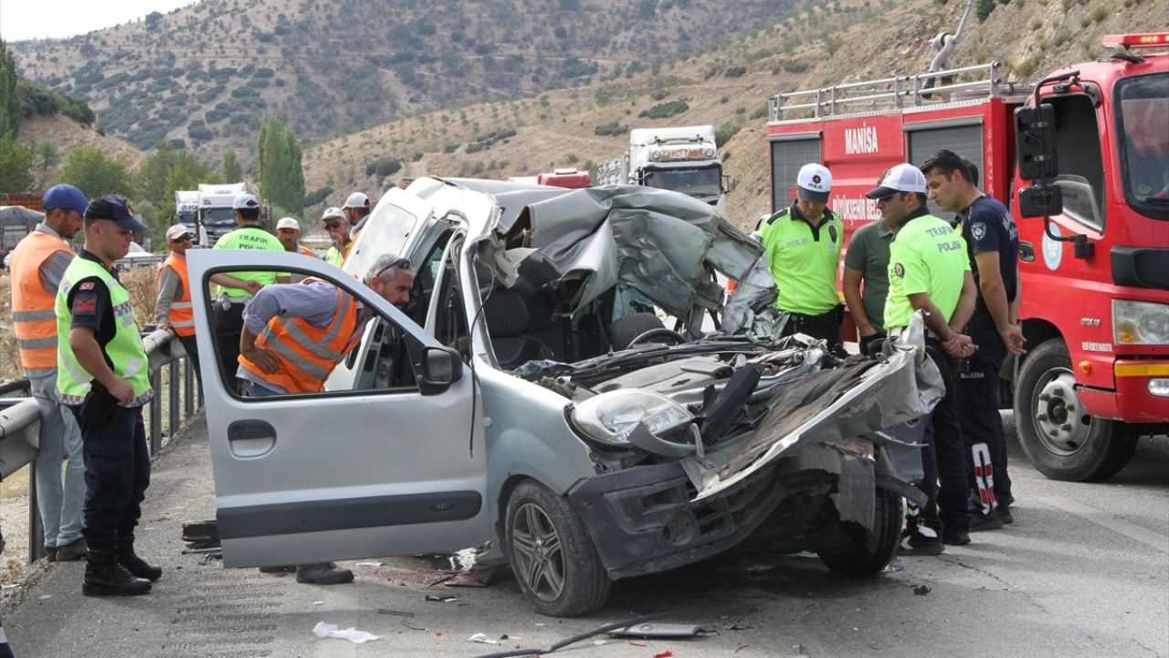 Manisa'da Trafik Kazası: Sürücü Hayatını Kaybetti