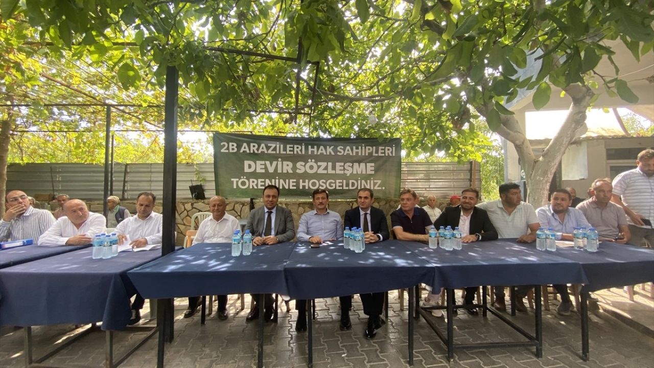 İzmir'de Tapu Teslim Töreni: Hamza Dağ ve Yerel İdareciler Bir Araya Geldi