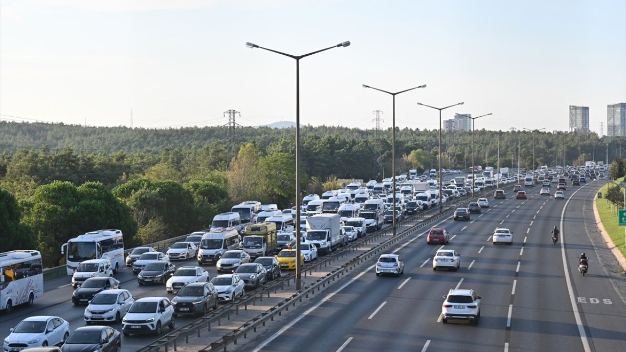 İstanbul'da Trafik Yoğunluğu: Sabah Saatlerinde Dikkat Çeken Artış