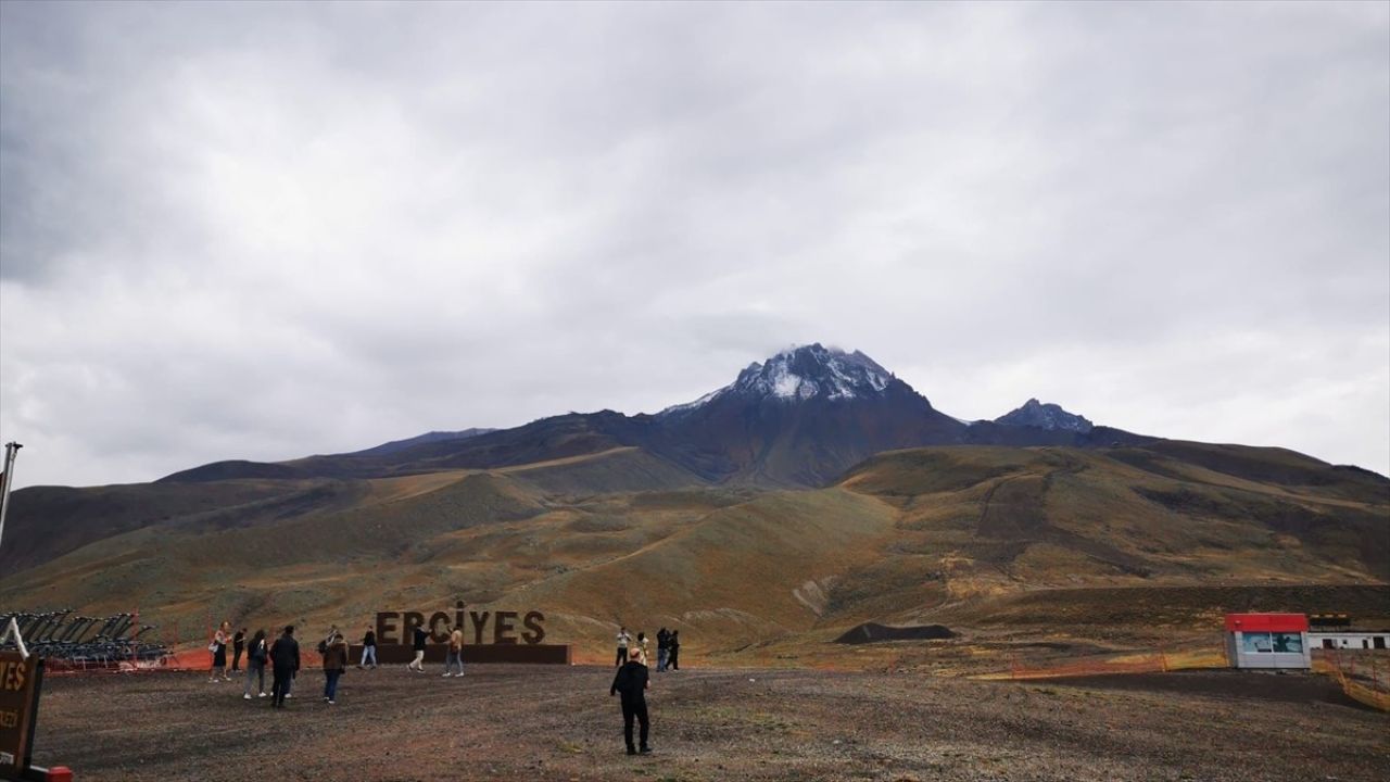 Erciyes Dağı'nda Kar Yağışı Başladı