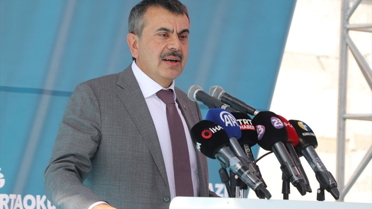 Eğitimde Yeni Dönem: Elazığ'da İbrahim Taşel Ortaokulu Açıldı