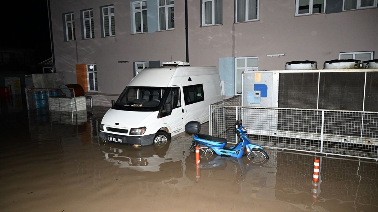 Trabzon'da Sağanak Yağış: Hastalar Tahliye Edildi