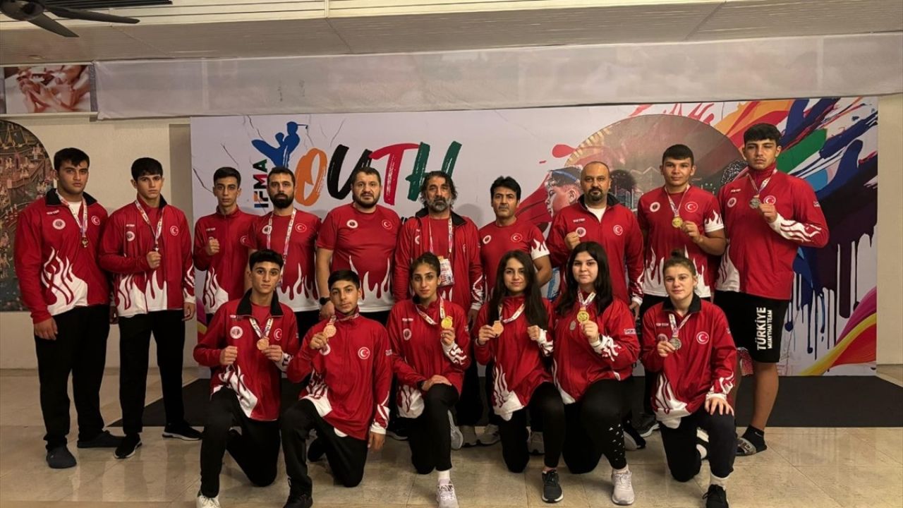 Türkiye Gençler Muaythai Takımı Bangkok'ta 12 Madalya Kazandı