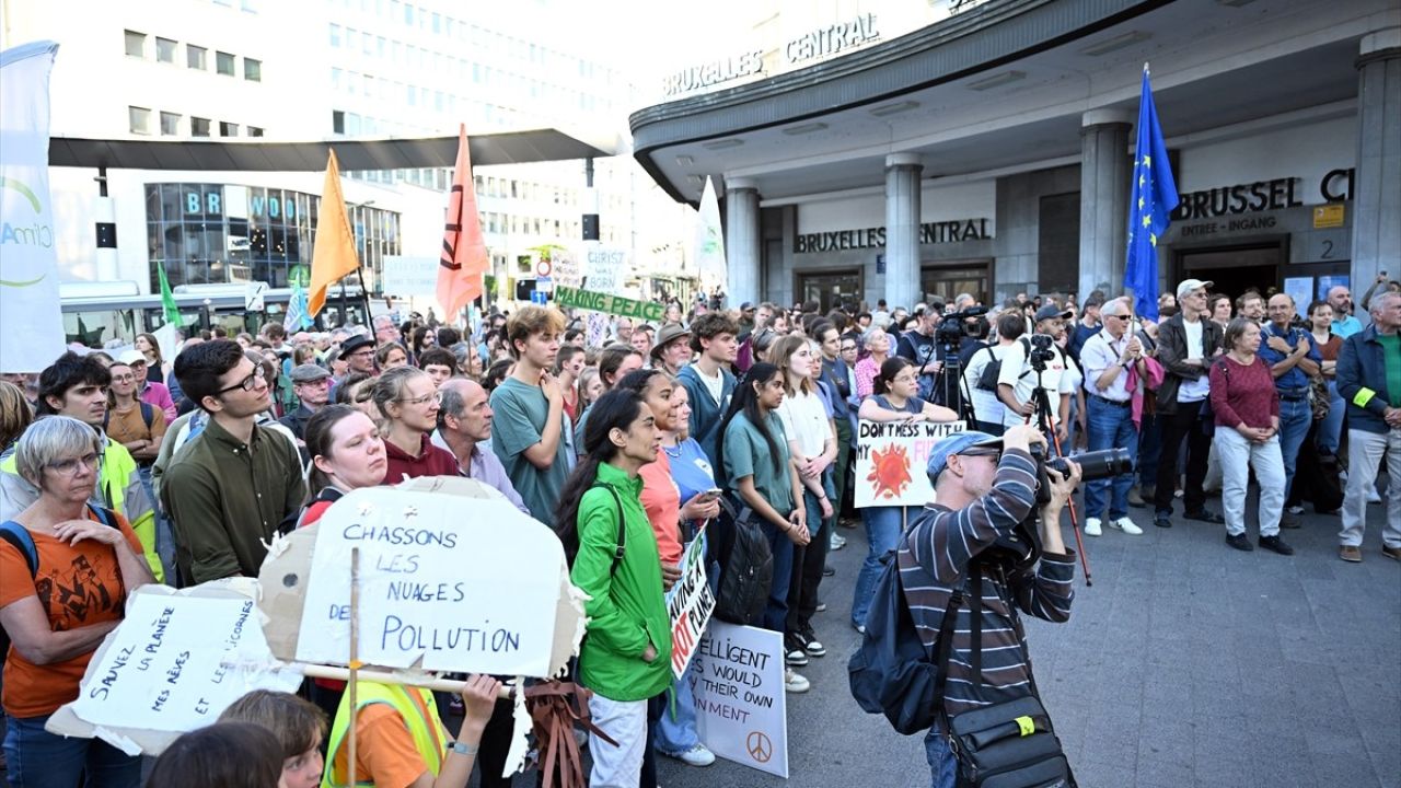 Brüksel'de İklim Değişikliği İçin Protesto