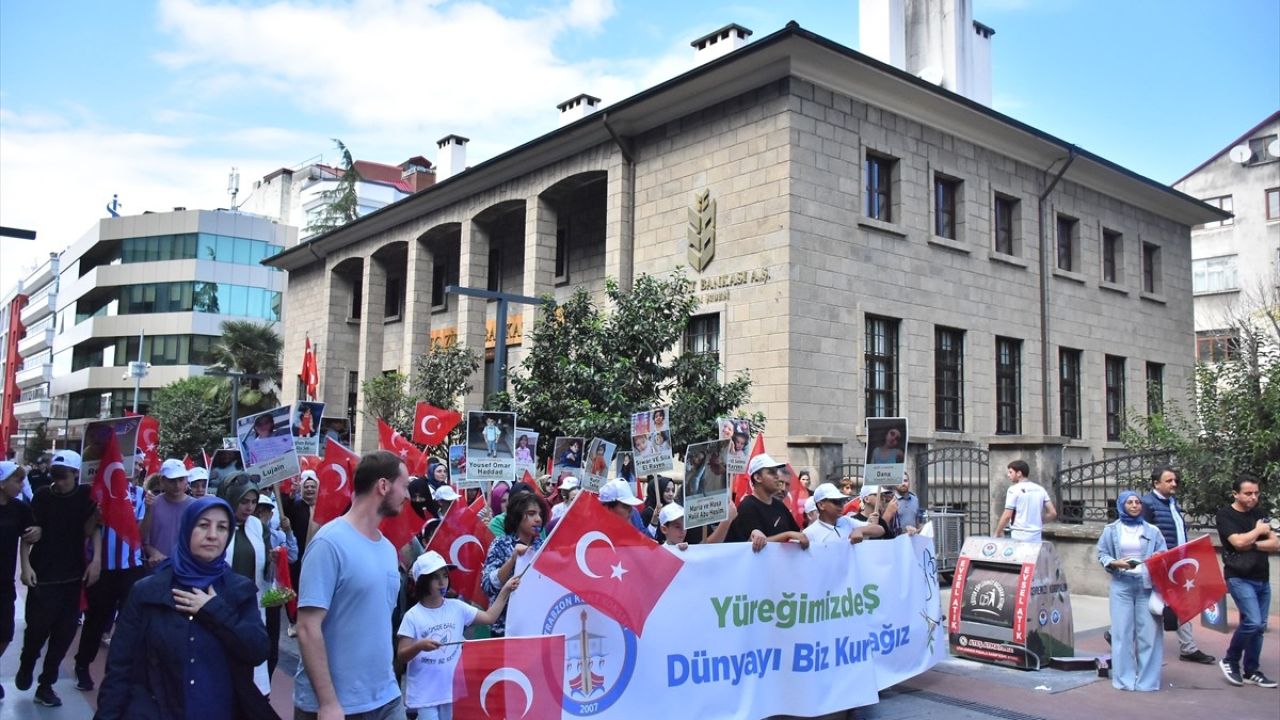 Trabzon'da Barış İçin Çocuklardan Anlamlı Yürüyüş