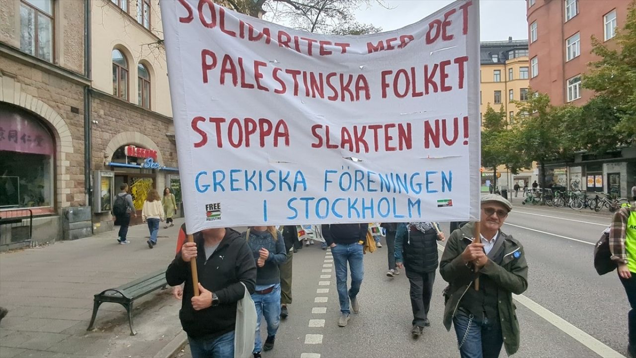 Greta Thunberg, Filistin'deki Korkunç Soykırımı Protesto Etti