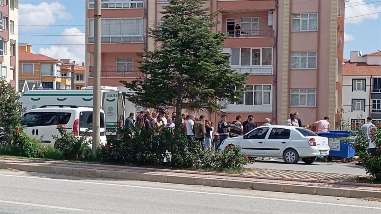 Konya'da Yol Kenarında Erkeğin Cesedi Bulundu