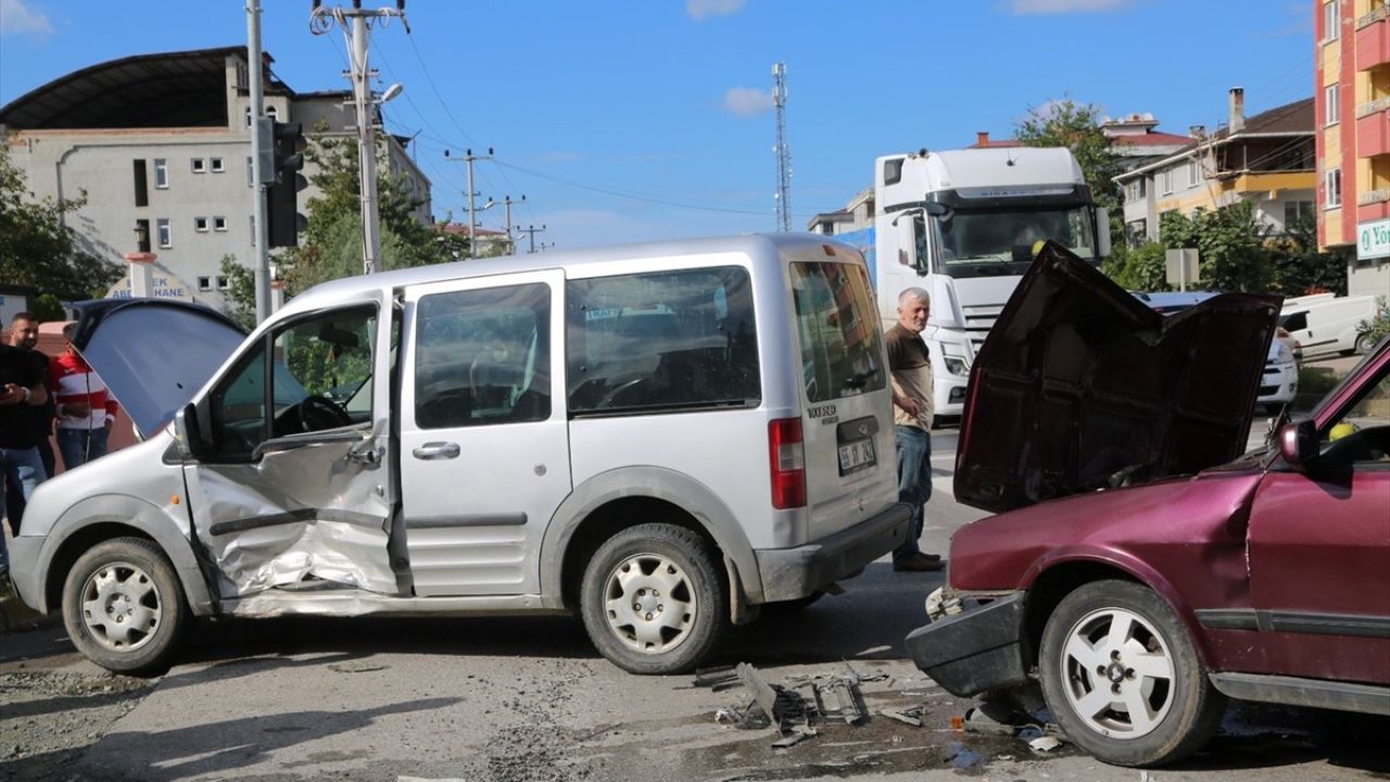 Samsun'da Trafik Kazasında 3 Kişi Yaralandı