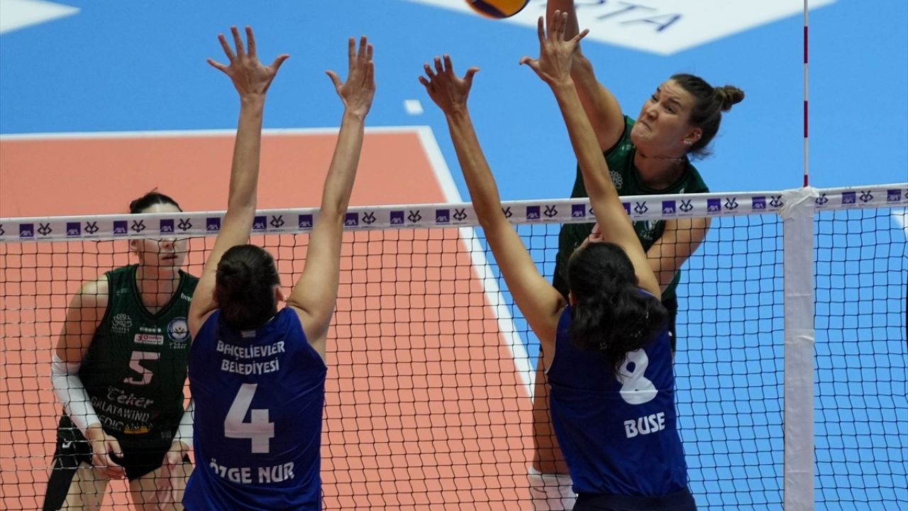 Bahçelievler Belediyespor, Nilüfer Belediyesi Eker'i Zorda Yenerek Kupa Voley'de İkinci Galibiyetini Aldı