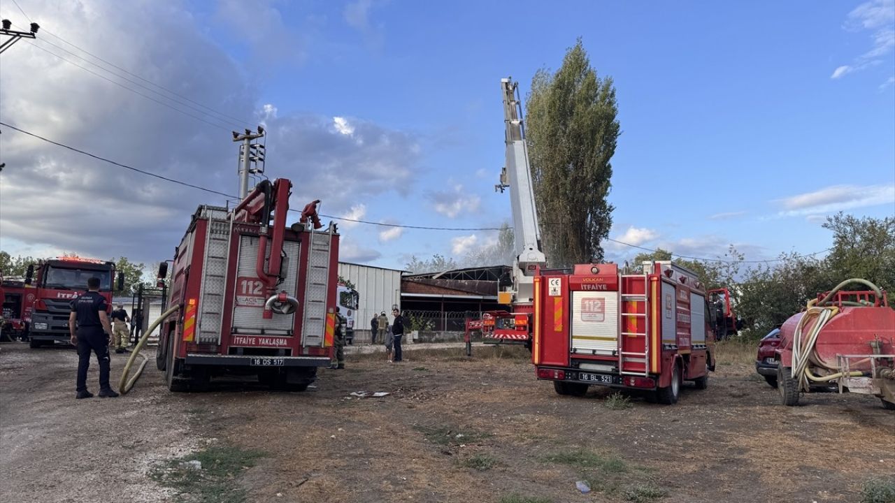 Bursa'da Geri Dönüşüm Tesisinde Yangın Kontrol Altına Alındı