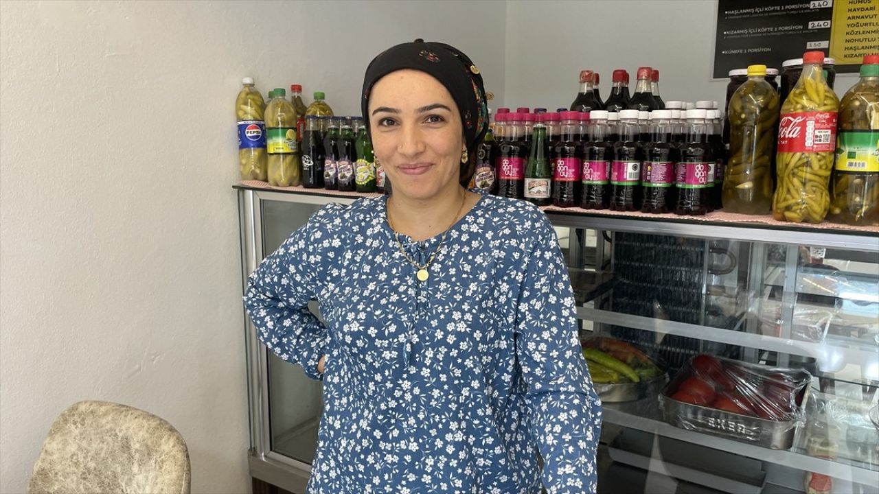 Bolu'da Vibrant Bir Kaza: Soda Şişesinin Kadının Başına Çarpma Anı Güvenlik Kamerasında