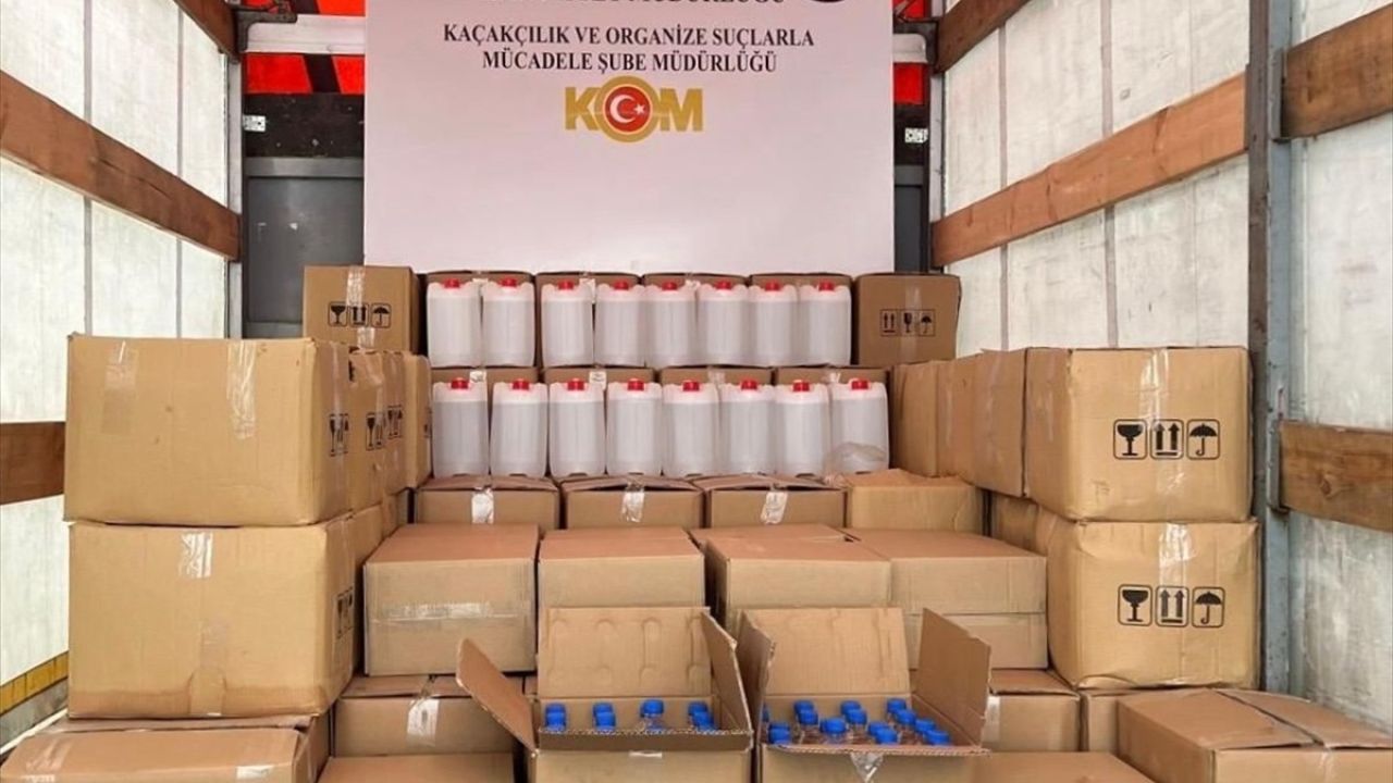 Samsun'da Kaçak Alkol Operasyonu: 2 Ton Etil Alkol Ele Geçirildi