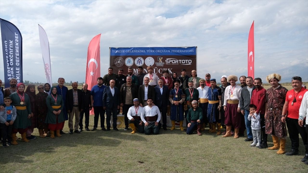 Mengücek Melik Gazi Büyükler Hava Koşusu Türkiye Şampiyonası Tamamlandı