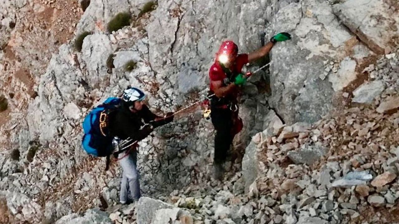 Fethiye'de Yamaç Paraşütü Pilotunun Başarılı Kurtuluşu