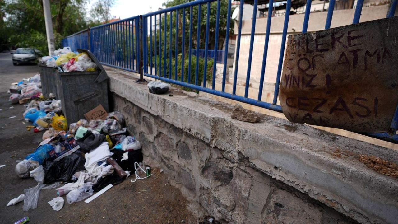 Çiğli'de Çöpler Sorun Olmaya Devam Ediyor